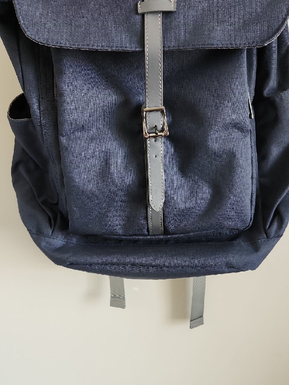 Wind Took Navy Canvas Men's Backpack Gray Details Snap Buckle Enclosure Zippers - Picture 5 of 12